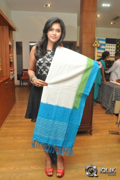 Bhargavi-Launches-Pochampally-Ikat-art-Mela